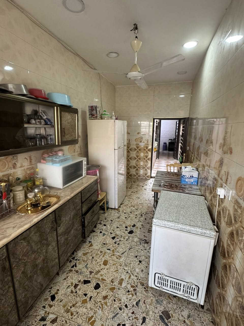 سلام عليكم دار للبيع مكان بغداد حي العامل قرب فلكه حياوي خلف فلافل الرياضي.  المساحه 140متر الطابق الاول عكاده والثاني مسلح يحتوي على كراج خارجي ويحتوي على غرفتين جوه + مطبخ حار وبارد +حمامين جوه. والطابق الثاني يحتوي على غرف عدد 2 + حمام + ممر   السعر الاتصال على الرقم ***********
