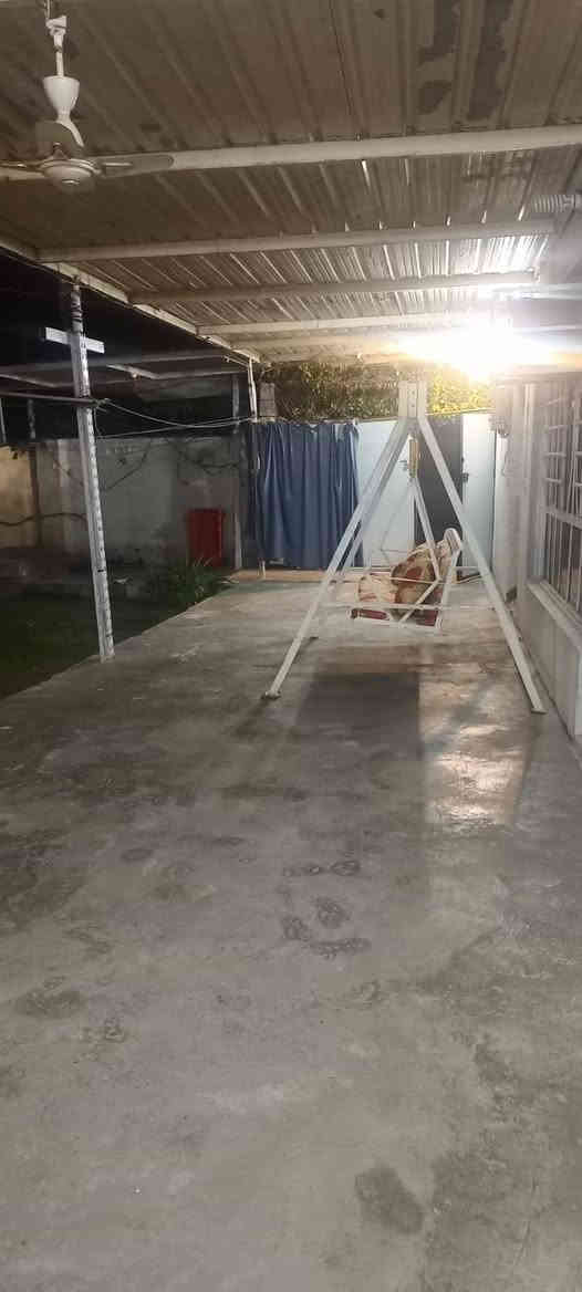 سلام عليكم عندي بيت للبيع 
الموقع دور زراعه شاخات نزلة المناكيش 
المساحه 300 البيت طابو زراعي عقد 25 
متكون من غرفتين وهول كبير وصالة خارجيه 
ومطبخ وصحيات خارجيه وداخليه وطارمه كبيرة وحديقة ومخزن وترك لبيت للبيع ضمن الاثاث بلكامل ويوجد به منضومه انترنت ومنضومه كامرات وسحب ومنضومه وطنيه كابينه عدد 2 التبليط ويه الباب المنزل قبل الركن 
السعر 170 
*********** واتساب موجود ابو جبل
