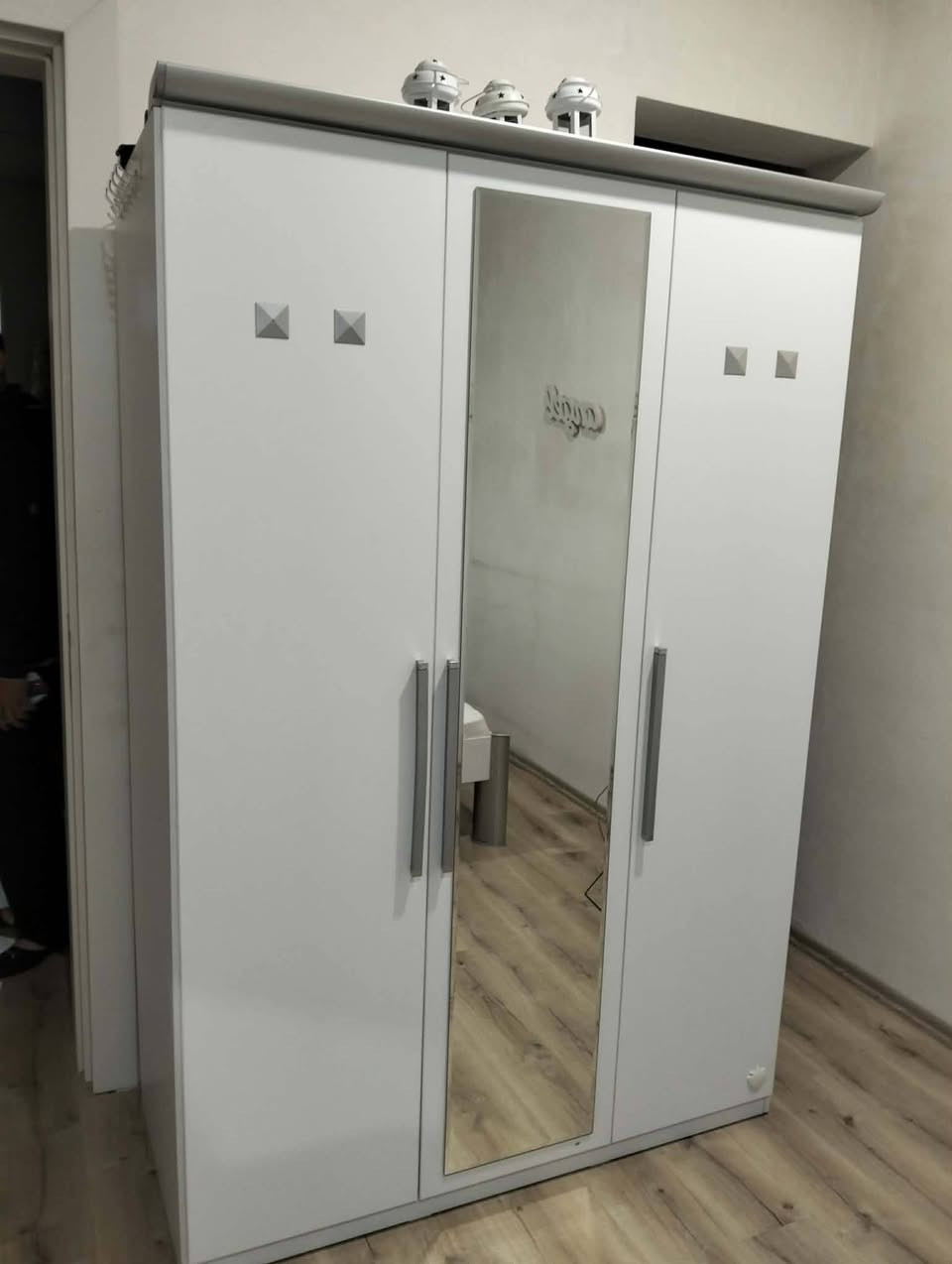 تاقمه بؤ فرؤشتن زؤر باكه گه نجانه
ژورى تايبه ته له سليمانىه 
ره قه م ***********
نرخى 200هه زار
