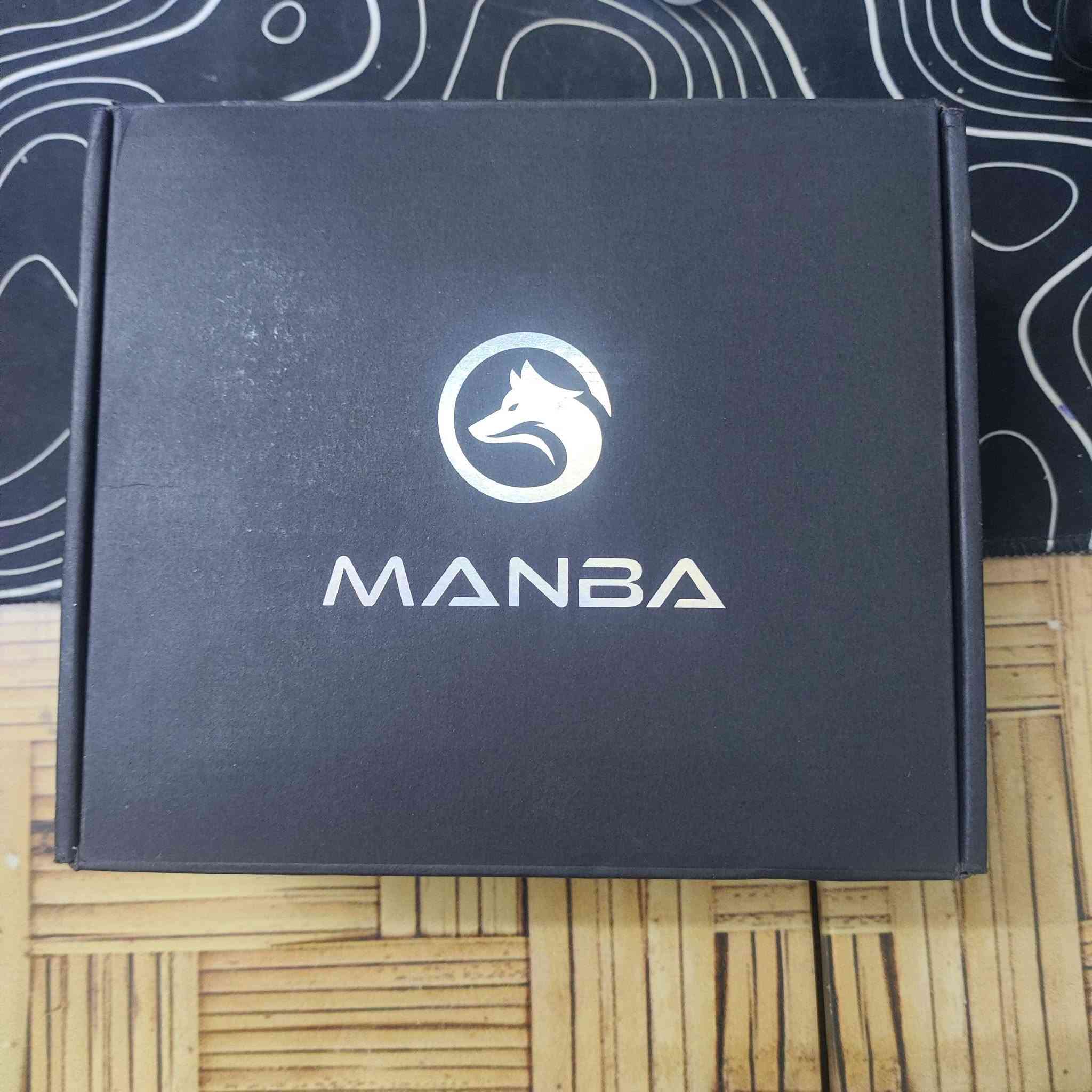 سلام عليكم
للبيع - يد تحكم Manba One الاصلية 🎮🔥  
بحالة الوكالة / مستخدمة خفيف
مواصفاتها:
الشاشة: بيها شاشة ملونة تفاعلية بالنص تغير منها الاعدادات والـ Mode بدون برنامج
الازرار: 4 ازرار خلفية + تريكات هول ايفكت Hall Effect يعني ما بيها درفت نهائياً 
الاستجابة: 1000Hz Polling Rate + Latency 1ms للكمبيوتر. نار للعاب FPS
البطارية: 1000mAh تشتغل 8-12 ساعة وتجي وياها قاعدة شحن ستاند
التوافق: PC - Steam - Nintendo Switch - موبايل اندرويد. ما تشتغل على بلايستيشن او اكس بوكس
الاضاءة: RGB جانبي يخبل بالليل
السعر: على خاص  او انطيني سعر اعلى سعر ابيع 💬 
المكان: كركوك وتوصيل لكل المحافظات


**إذا كنت صاحب هذا الإعلان وتريد حذفه لأي سبب، رجاءا أرسل رسالة إلى الدعم الفني**