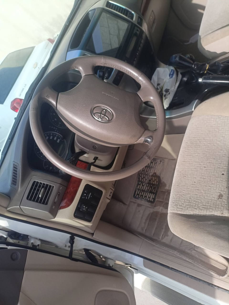 پرادؤ 
2008 
بدون سبخ بدون حادس 📦🔒
فول مواسةفات 
محرك غازو بنزين 
بي بتاق بنزين 
***********
