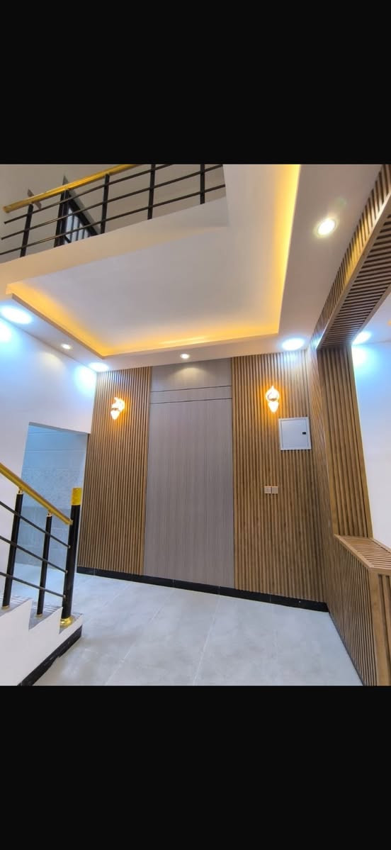 للبيع بيت 100 متر حديث بناء سنة 2024 طابق ونص غرفتين نوم 🏡
العنوان حي النصر موقع مميز ثاني بيت عل شارع العام 🏡😍
السعر 180 وبي مجال 

***********
