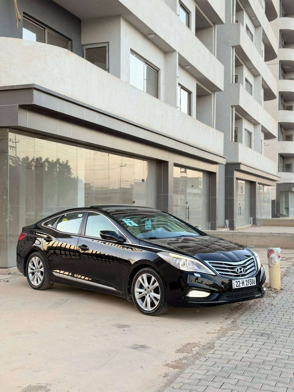 سلام عليكم
ازيرا ٢٠١١ خليجي ملكي محرك دوش 
باسم كردي شرط التحويل 
بيها صبغ جاملغ ونص باب خلفي بدون دواخل 
بانوراما 
بصمه
كشنات جلد وكهرباء. خزن ميموري  كشنات تدفئه تبريد مساج
سيدي جنجر ٦ اقراص 
حساس امامي خلفي 
اشاير بلمري ومري شفط ويل كب ١٨
لايت لد وعدسه بك لايت لد
عارضها 107 ومجال بسيط
مكاني بغداد الدوره 
***********
