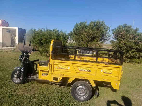 سلام عليكم ورحمة الله وبركاته من رخصة الادمن المحترم
ستوته فحل شحن موديل 2022 للبيع 
تايرات جدد
بطاريات عدد 5 جدد
گشرها نضيف كلش مثل ماموضح بالصوره. 
كهربائيات شغاله
شاشه تدعم البلوتوث 
سايد بريك شغال 
مكاني بغداد الرضوانيه سعر عالخاص 
***********
***********
