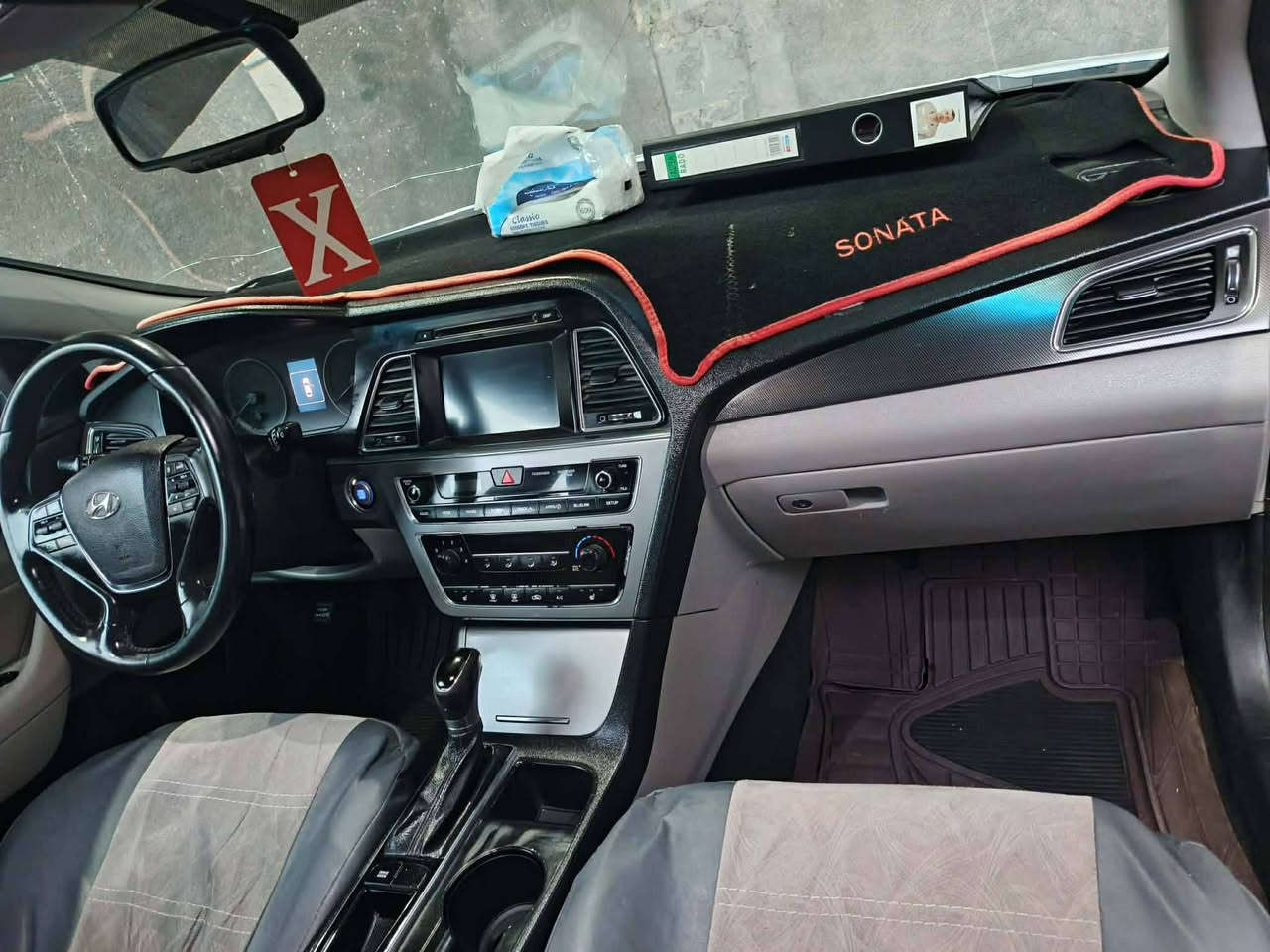 السلام عليكم سوناته 16سوناته جاهزه من كلشي سياره سبورت مفوله موصفات مكينه 2400جيدياي بيه بنيد وجاملغ 
1شاشه 
2فتحه 
3تحكم ستيرن 
4بصمه 
5 شاير مري 
6ترحيب 
7منضومه زينون 
8 دوشمه 
9منضومتين سبورت عادي 
سياره احله من صور كير ومكينه جيد بيع او مراوس سعر 118بيه مجال قليل مكان بابل مسيب رقم ***********
