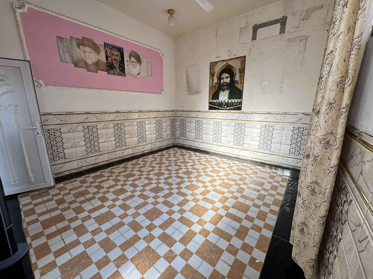 🏠 بيت للبيع
📐 المساحة: 75 م
💰 السعر: 58 مليون فقط
📍 نادرة الأولى قرب مجمع المدارس
🏗 بناء جديد
📏 الواجهة: 10 م
📏 النزال: 7.5 م
🏡 يحتوي على:
🛋 استقبال
🍳 مطبخ
🛏 غرفة نوم
🚪 كليدور
🚿 مجمع صحيات
📞 للاستفسار:
علي عذاب
***********
🏢 مكتب الشمري للعقار
📍 نادرة الثانية – الشارع الخدمي مقابل سكلة صدام
📢 تابعونا على قنوات التليجرام لمزيد من العروض  https://t.me/aliathabb.
