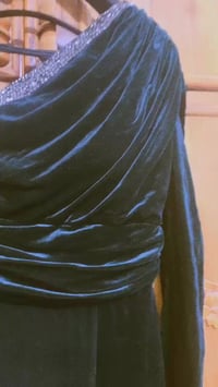 ٣ فساتين • نيلي ما لبست • مستخدمة ساعة