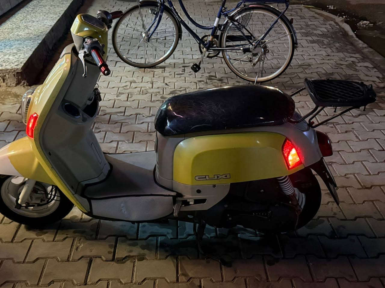 السلام عليكم دراجه بوليس رمبه نكره سلف كلشي شغال كهربائيات فول كفرات مختمه الدراجه ربع ماتصرف عليه الله شاهد الدراجه تخبل صالي 7 أشهر من نزلته رمبه تجي لباب البيت جيب وياك فيتر وافحص عله راحتك مكاني بغداد الحسينيه *********** السعر خاص
