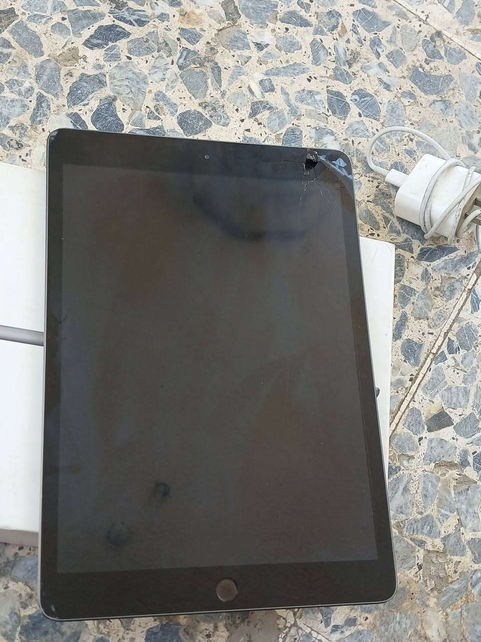 للبيع ايباد 8 ذاكره 128
جامه مالته يرادلها تبديل 
وياه كارتونه مالته +شاحنته+كفر
سعره 225 وبي مجال 
مكاني بغداد التاجي يم الجسر الدوار
***********

