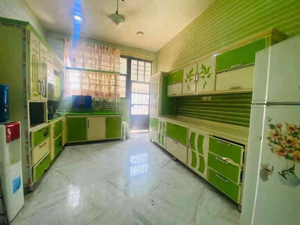 السلام عليكم 
بيت للبيع المساحة 250طابقين طابو صرف البناء طابوق بالكامل  السقف مسلح 
موقعه قرب اعدادية كوثا للبنين مقابل الصبات الكونكريت ركن ع شارعين 
الطابق الاول يحتوي ع غرفتين وصاله واستقبال ومطبخ وصحيات خارجيه وداخليه 
الطابق الثاني يتكون من غرفه وصاله 
للاستفسار اكثر الاتصال ع الرقم ***********
