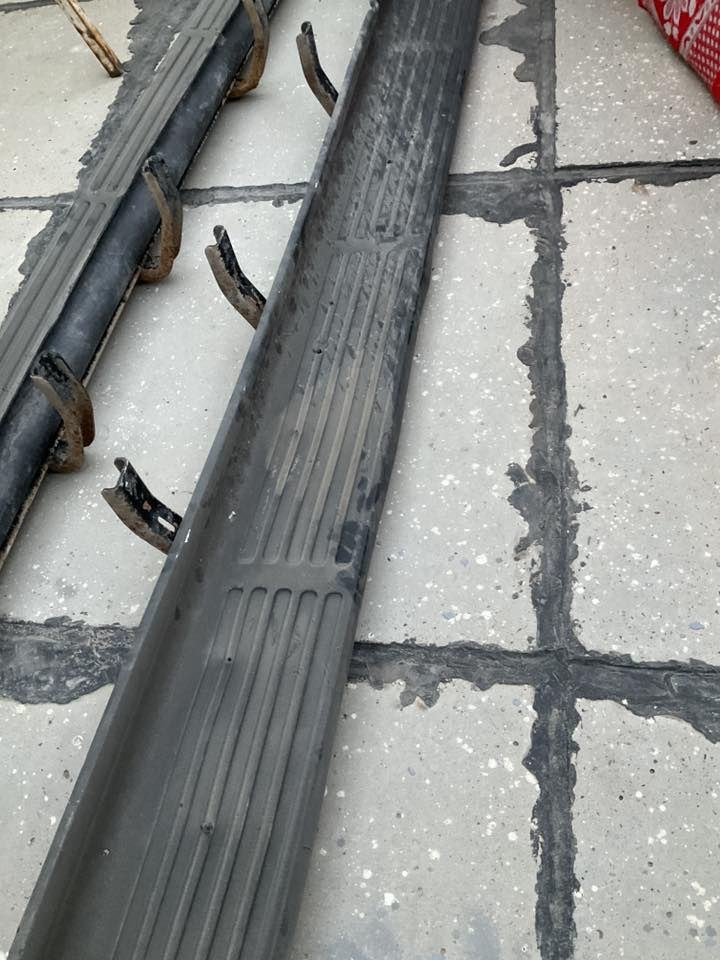 السلام عليكم
ادوات بهبهان تسعينية للبيع
دوسات جانبية السعر ١٠٠ الف
مطريات و كصة بلاستك نظيفات جداً السعر ٧٥ الف

واتساب
***********
