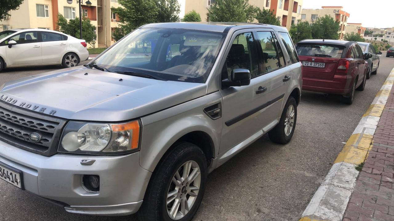 لاند روڤةر 2012 مواصفات
 فوول  سبووغ عامة 
رةقةم تازةية
 بي كةيشةية بةشةرتي 
گيرو مةكينةو تةقةورةقة وة فوول مواسةفاتة كوشن جلد و كارةبايية تحديد سورعةية مةكينة مةرغووبي شةش پستؤنة 

سعر لە کۆمێنت داوابکە ڕاستەخۆ بۆت دیت 📩 

گیرومەکینە بەشەرت زۆربەجوانی پاکی ماوە هیچ خەلەلیکی تیدا نییە 

ژمارەی خاوەنی 
***********
