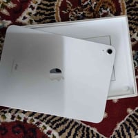 ايباد 10 • ذاكرة ٦٤ • خط بالشاشة
