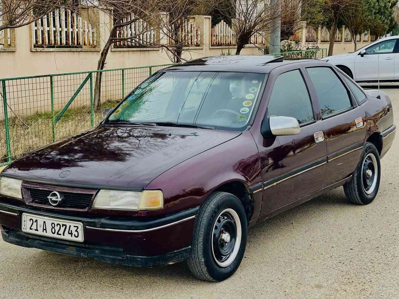 سلام عليكم اوبل فيكترا موديل 1992  حجم محرك 20   تاخم صدر جديد كله شغالة  4تايرات جديد بطارية جديد سيارة رقم سليمانيه  دفتر بنزين سنةويه جديد لحد 2028 باور ستيرن  قفل مركزي  سعر 45 وبيها مجال للطيبين  ***********
