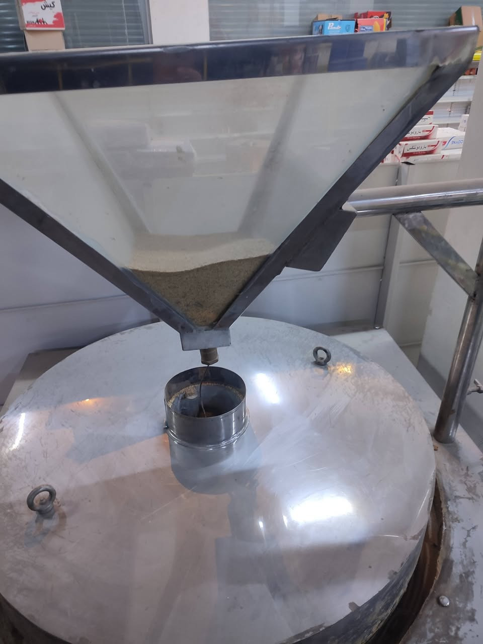 من رخصت الادمن
للبيع مكينه راشي نضيفه العرض 120 الارتفاع 105 
نوع الداخل حجر مكان كركوك 
اي استفسار ***********
