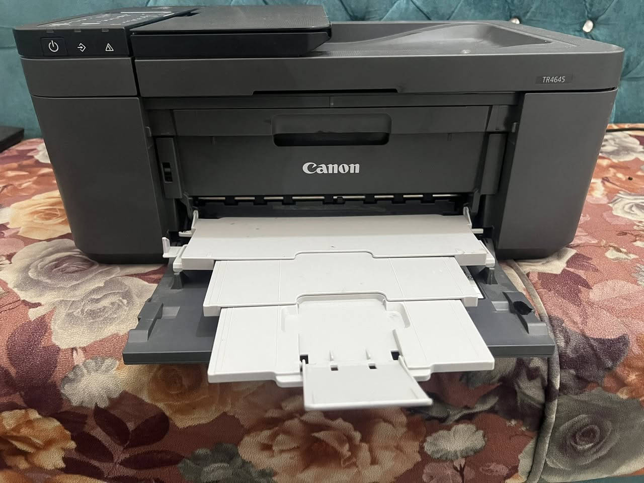 طابعه 
Canon pixma tr4645
مميزاتهه 

تطبع على الوجيهن 

تطبع الوان وابيض واسود

تنربط على الوايفاي على الموبايل او الحاسبه
وبيهه هواي مواصفات وحساسات

استخدام شخصي استخدام قليل
السعر ١٢٥

للتواصل على الخاص او
***********
