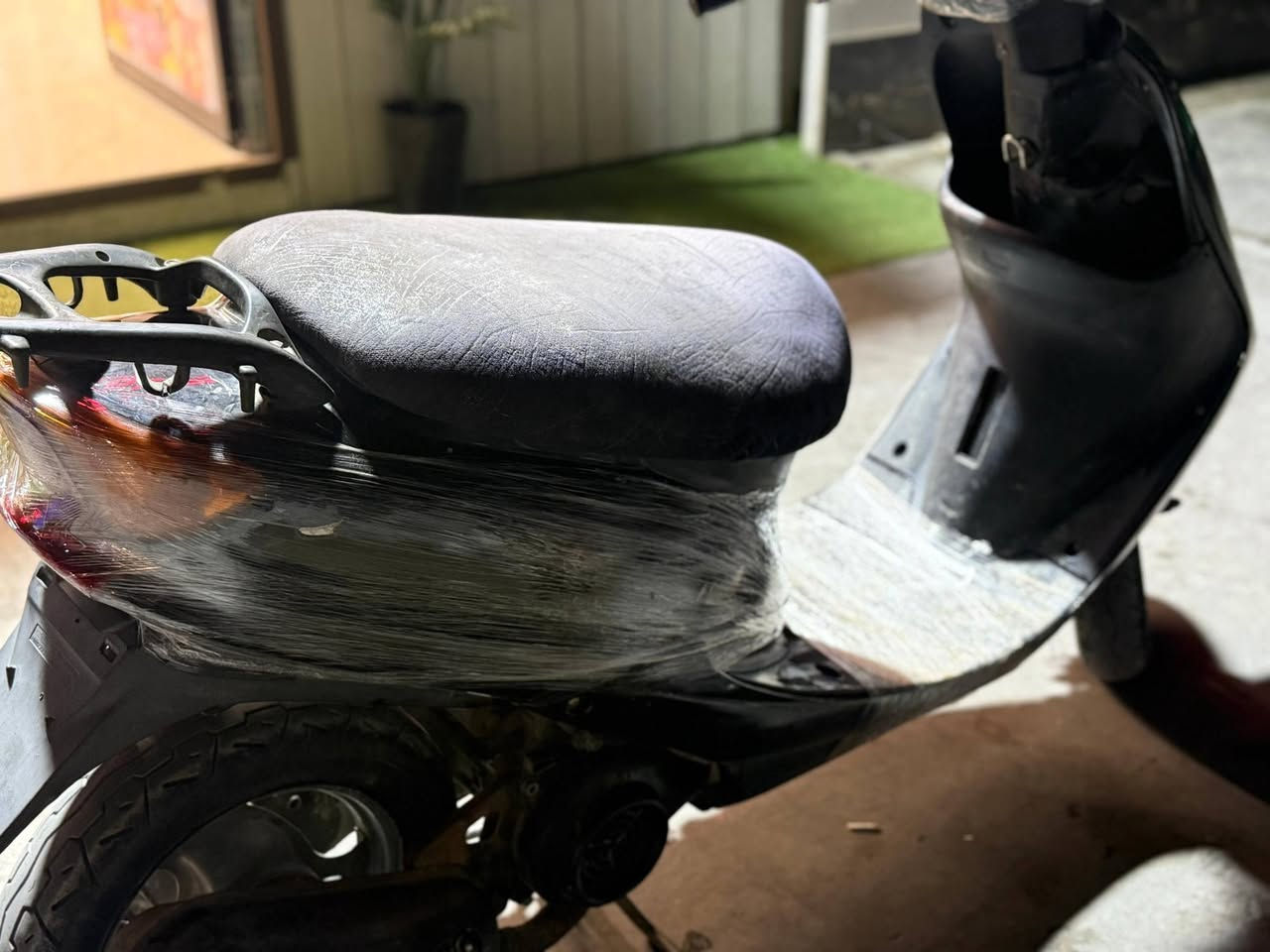 السلام عليكم دراجه  60 عصفوريه للبيع دراجة كامله  مكمله من لايت وهورن وبك لايت عوزه بس باتري من صبح ربع هندر تشتغل دراجه كامله مكمله مكينه حلوه وناعمه عليه إدامه كابريتر وابلك إكسل نضيف زوج تاير جديد ستان تعليك  العنوان بغداد الشعب وهذا رقمي اتصل واني خادم وبلعافيه عل صاحب نصيب ***********
