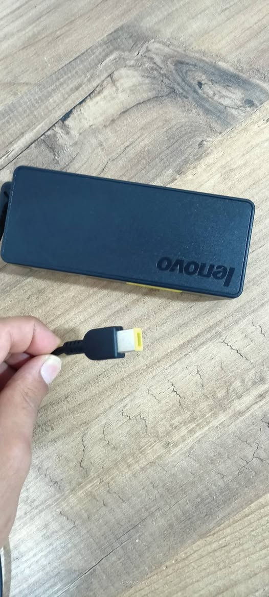 سلام عليكم
لابتوب للبيع بسعر 150الف 
المواصفات 
شاشة ✅بدقة 1080 ممتازة لمشاهدة الافلام 
معالج ✅i5 من جيل السادس 
رام ✅8gb ddr4 قابل للزيادة 
تخزين ✅m. 2 ssd 256
كيبورد عربي انكليزي و تحتوي على كامرة و مايك مدمج 
 كيبورد بلوتوث هدية 🎁
⚠️علما ان قارئ الاقراص لا يعمل ويمكن استبداله  ⚠️
////////////////////////////////////////
رام لابتوب ddr3l 4gb الواحد بعشرة واذا ثنينهم اسويلك خصم 
////////////////////////////////////////
رام لابتوب ddr4 8gb تردد 3200mzh 
25 الف
////////////////////////////////////////
شاحنة لينوفو اصلية 90w⚡
5 الف
////////////////////////////////////////
مكاني نجف وعندي توصيل واي استفسار اني بالخدمة


**إذا كنت صاحب هذا الإعلان وتريد حذفه لأي سبب، رجاءا أرسل رسالة إلى الدعم الفني**