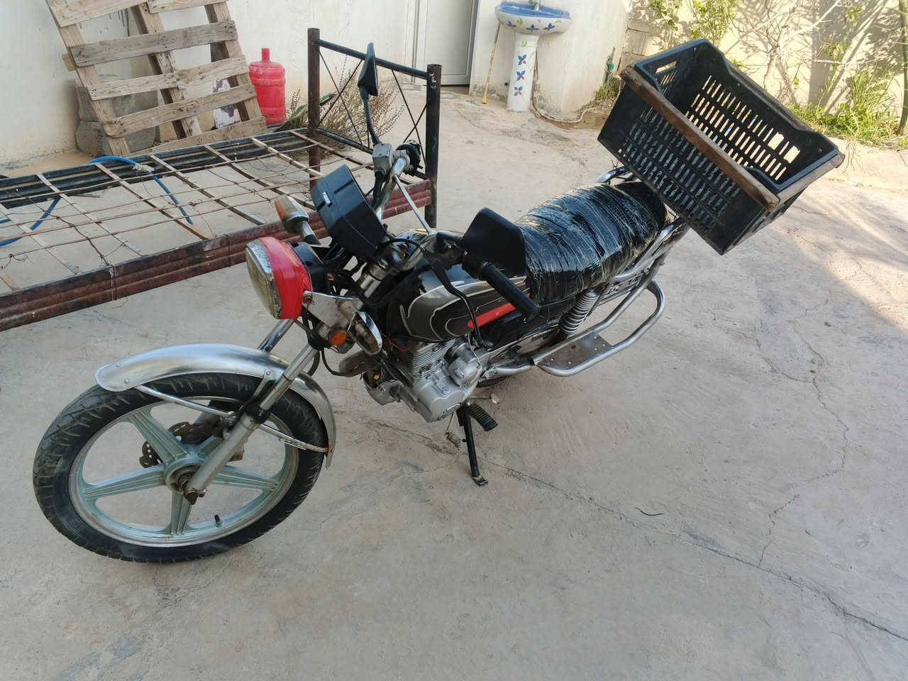 سلام عليكم دراجه سيفان للبيع موديل 20سلف  هندر كله شغال بدون اوراق سعره 300قفل مكاني بعقوبة تقاطع القدس دور زراعه ***********
