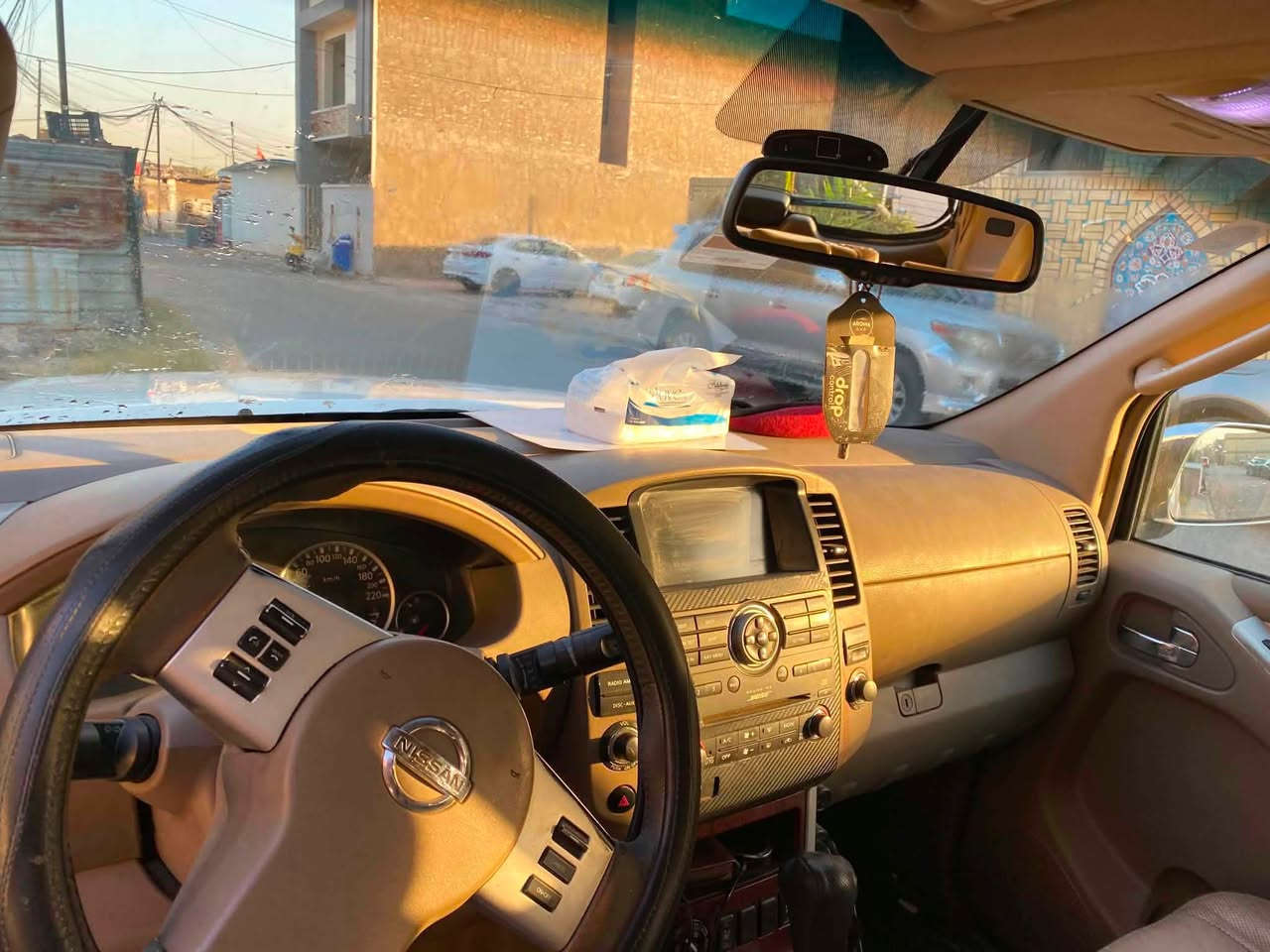 السلام عليكم للبيع او المراوس حسب القناعة باتفندر ٢٠٠٨ فول مواصفات خليجي بصمة تشغيل بصمه ابواب سلايد كشنات جلد ٧ راكب صندوك شفط السيارة نظيفة جداً دشبول ارمادة LE ماشية 160الف قابل للزيادة بيها ٣ قطع صبغ مكفولة من اي حادث سعرها١١٧ وبيها مجال
***********

