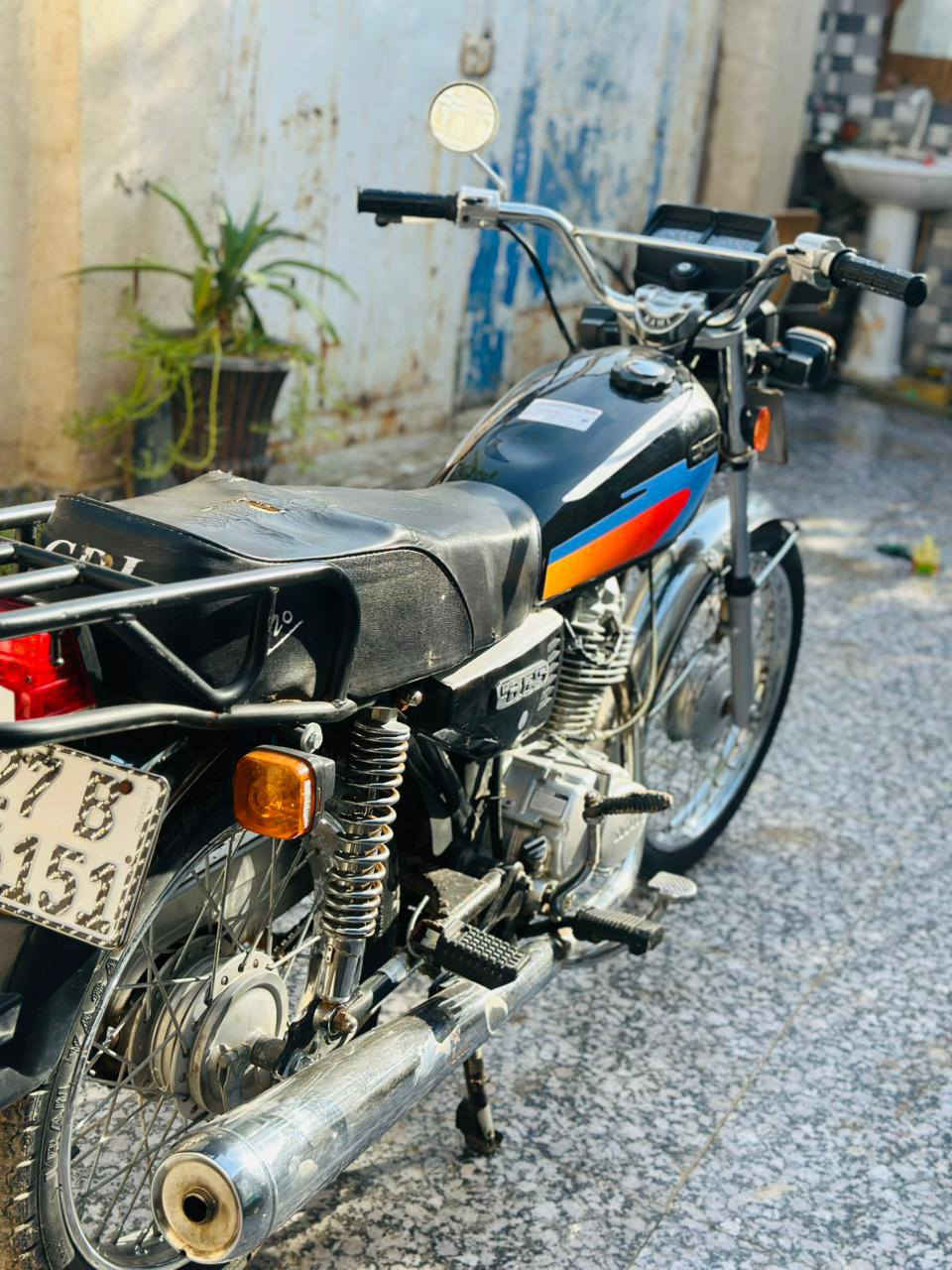 السلام عليكم لبيع دراجه نامه رقم وسنويه الدراجه كامله من كلشي والكهربائيات شغاله كلهن مديل 2021 نامه شلامجه الاصلي  مكان ناصريه مركز قرب مستشفى التركي  السعر مليون550
رقم ***********
