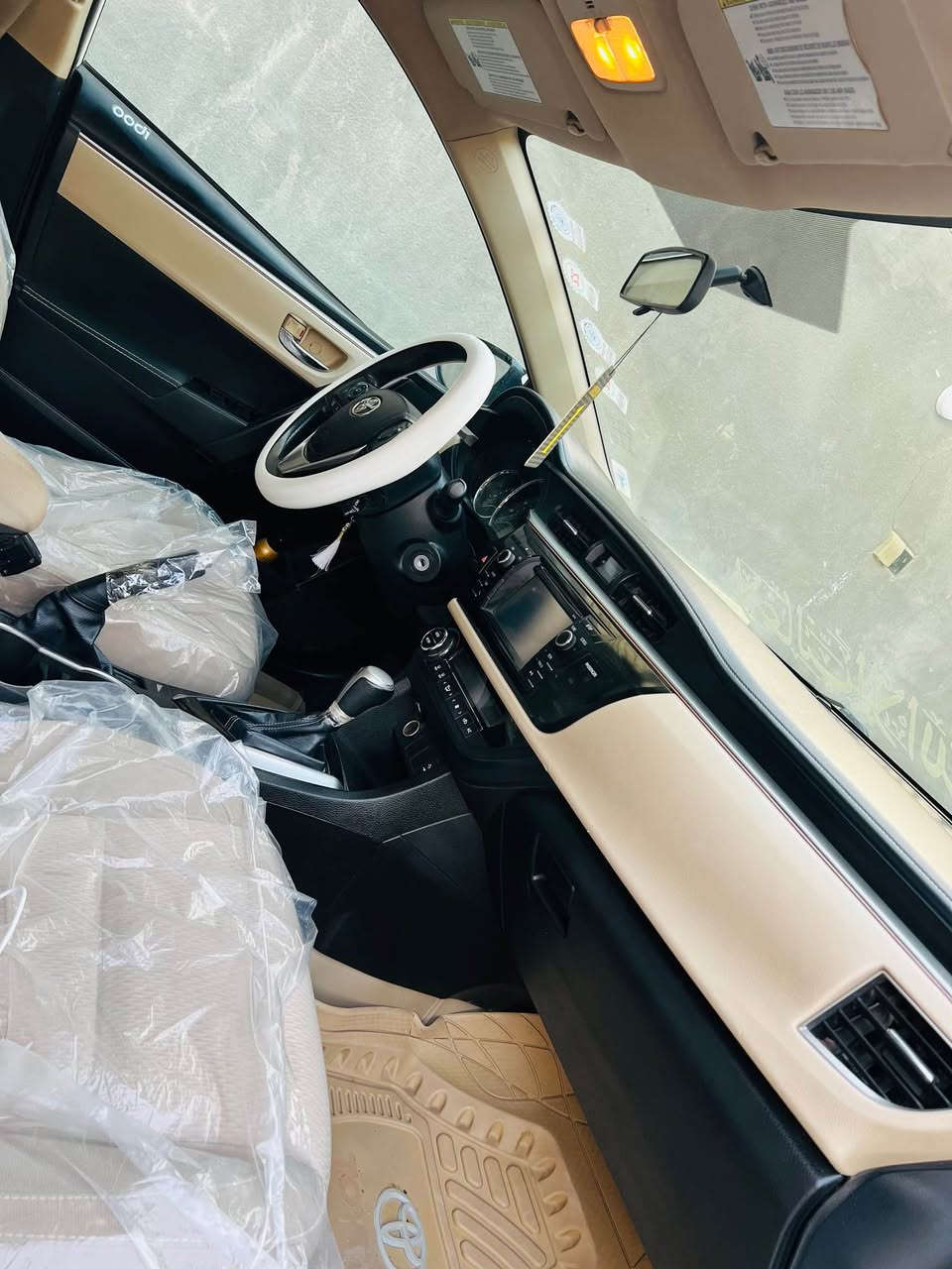 السلام عليكم 
***********
للبيع كورلا 2014 وارد امريكي 
ماشيه 130 
بيها تبديل جاملغ امامي اصلي وصبغ مقدمه البنيد شي بسيط فقط ولباقي مكفوله لغود شواصي برانكيت بدنه  بدون فتح برغي 
مكينه 1800 ناعمه وبرغي مامفتوح بيها 
كير وحداديه وتبريد وتدفئه كلها جاهزه ماعوزها شي 
داخل بيجي لونين 
مثبت سرعه 
مانع انزلاق  
لايتات عالي ناصي زنون 
شاشه وكامره بلادي 
رقم ذي قار حره  مداور ثاني يوم 
سياره بلاديه وماملعوب بيها 
مكانها ناصريه مركز 
*********** ناصرية, ذي قار
