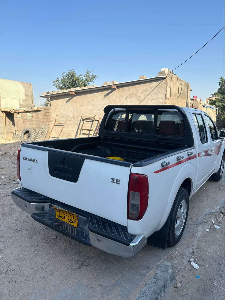 نيسان نيفارا موديل 2014 ماشيه 160 بيها بنيد مصبوغ فقط والقماره بيها حالوب السياره نضيفه وحلوه حداده جديده وتخم تاير تبريد شغال داخلها جديد بدي نضيف المكينه مفتوحه فقط 
السعر 105
الرقم *********** البصرة, العراق
