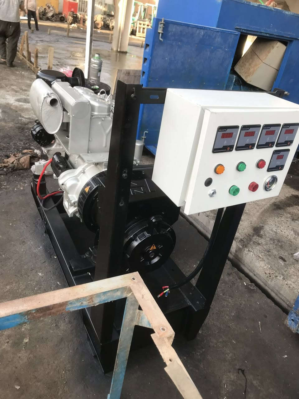 سلام عليكم لبيع دويز الماني 3 بستم 912 راس توليد لوري سمر بل كارتون بورد جديد شاصي جديد محرك اوربي  سعر30 بيها مجال عنوان اربيل ستفسار تصال *********** ***********
