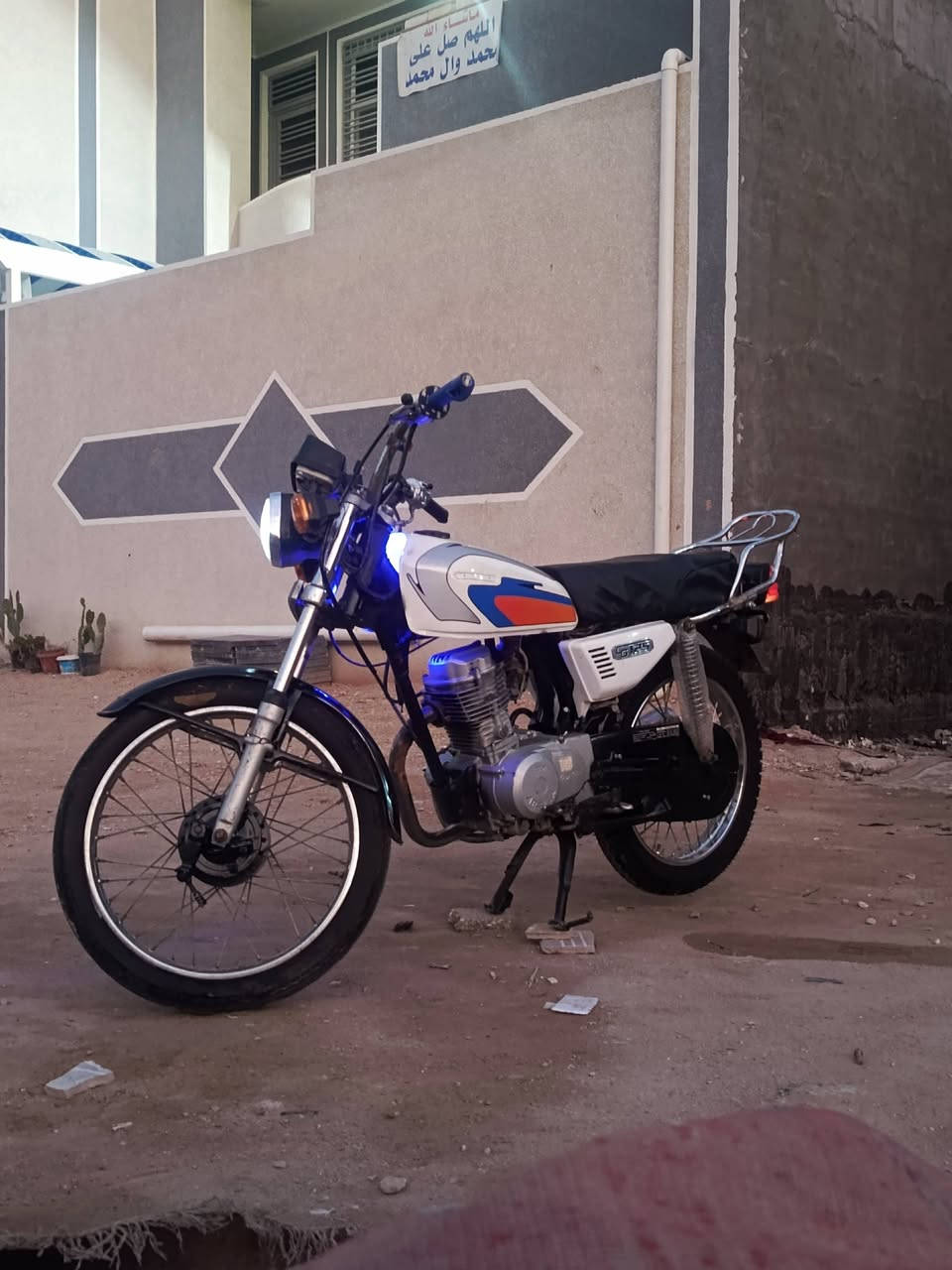 السلام عليكم شباب دراجه للبيع 
موديل 18 أوراق أصولي مكينه حلوة كهربائيات شغاله الدراجه جاهزة مال شغل مداور يم حسين السعر 350 وبيها مجال للشراي مكاني كربلاء الاسكان العسكري شارع الدرة الرقم ***********
