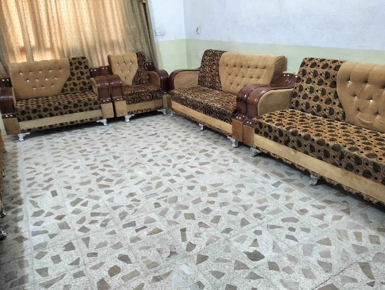 تخمين 20نفر كلش نظيف مكلف بلنشر والشراي يتصل بالرقم ***********المكان بعقوبه بهرز
