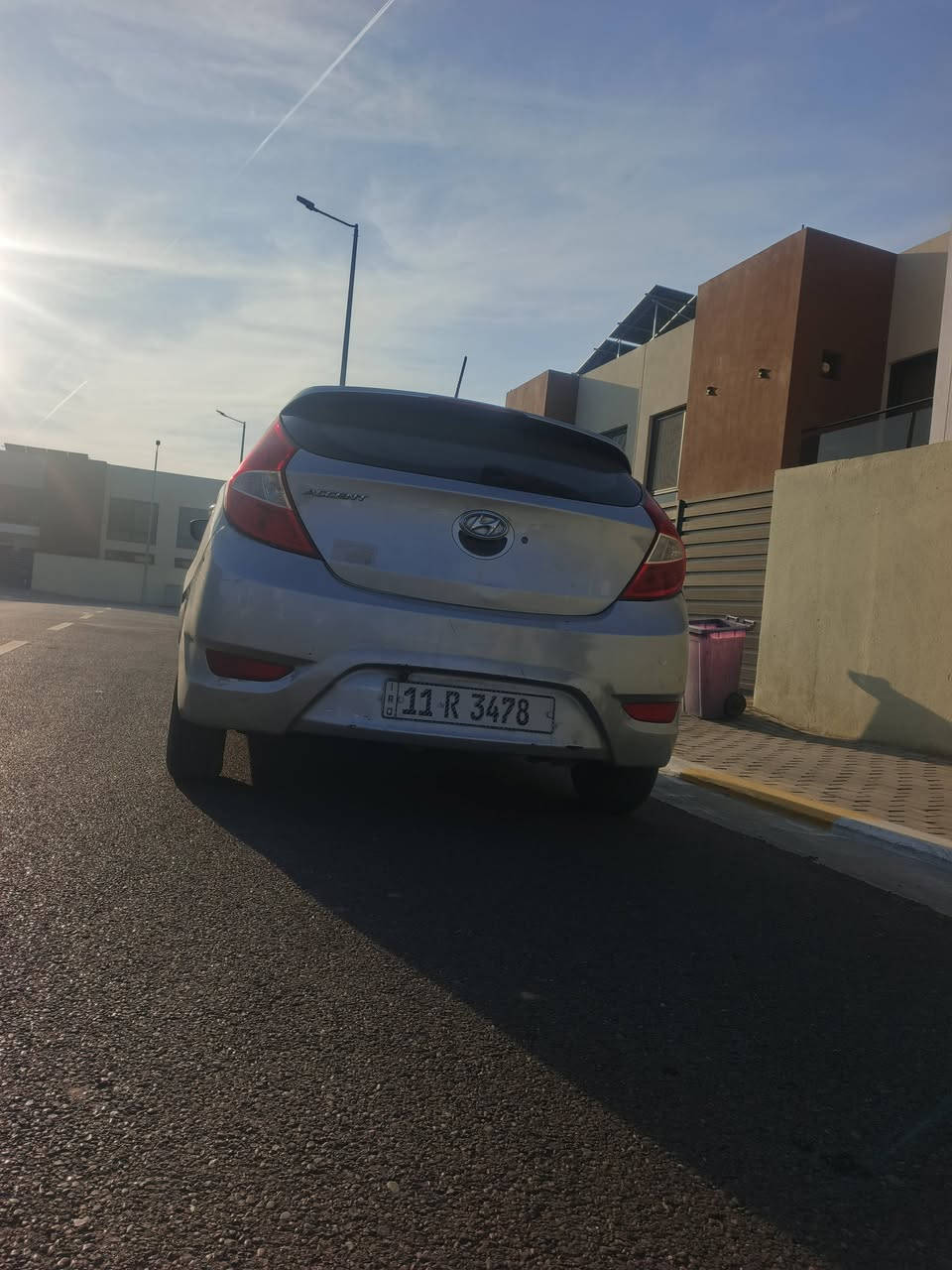 اكسنت هاشباك
2012 امريكيه 
رقم بغداد 
سعر 80 
و سياره بيها دوانز شيطلع بيها نازل من سعرها
***********
