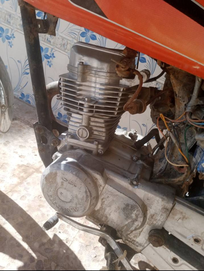 دراجه اوراق أصولية كامله  ب اسمي تحويل بنفس اليوم كهربائيات كله شغاله دراجه نضيفه سعره ٢٦٠ وبيها مجال للشراي لتواصل ***********
