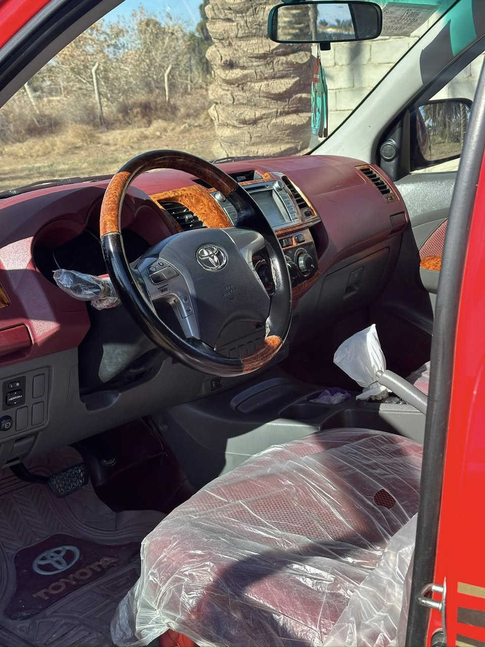 السلام عليكم هايلوكس 2015 كويتي اوتاماتيك
فول مواصفات شاصي 19 بأسمي تحويل مباشر 
رقم الهاتف ***********

***********‏
