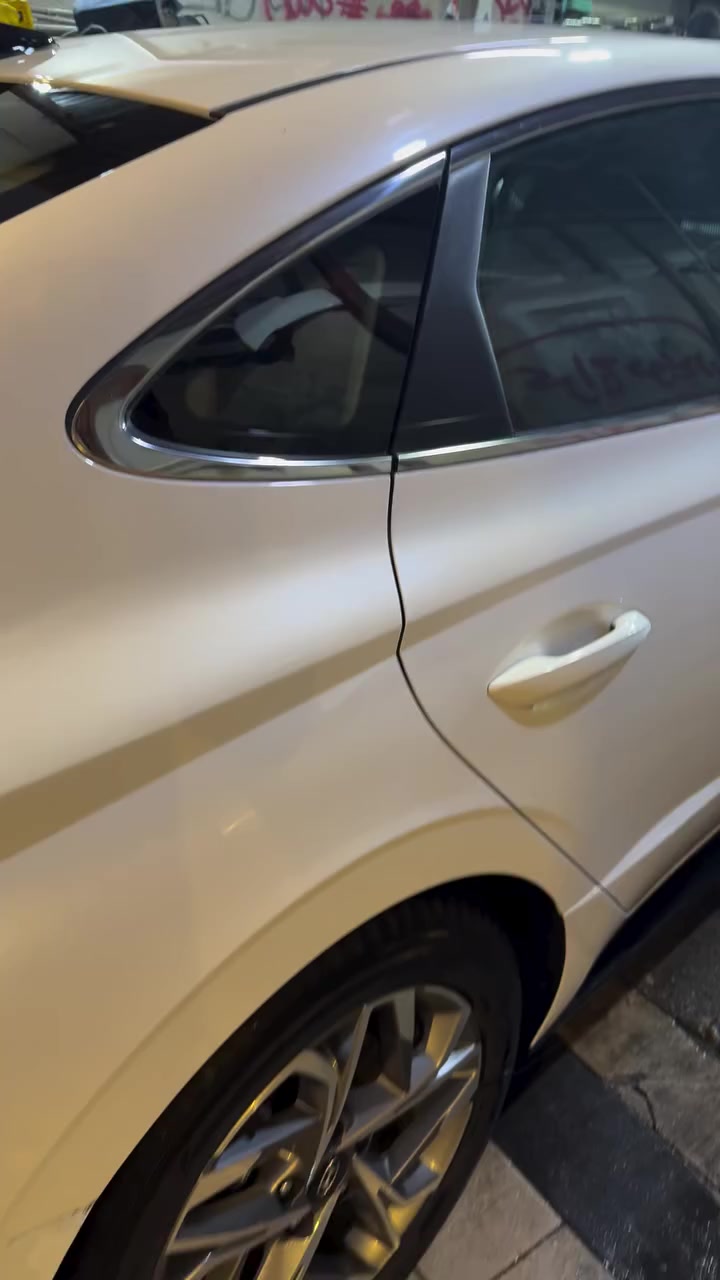 السلام عليكم 
للبيع سوناتا وارد امريكي مديل 2022
حادث جاملغ خلفي جهه السايق 
مواصفاتها
قياده ذاتيه 
تحديد مسار 
مثبت سرعه 
مانع انزلاق 
رادار امامي خلفي جانبي 
شاشه كار بلي 
كامرا خلفيه 
كشن السايق كهربايي  
ماشيه 92 
السعر 177 وبيه مجال قليل  
للتواصل ***********
