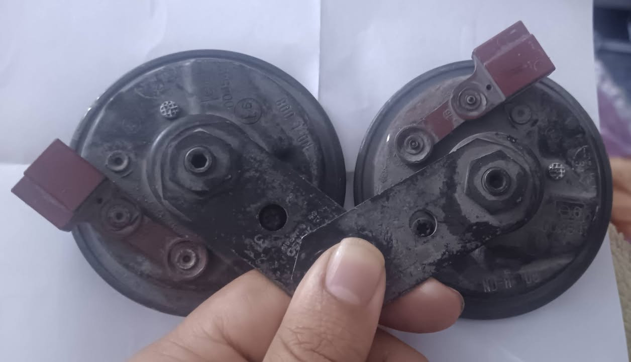 هورنات سيدان فيشه حمره
***********
السعر 200
