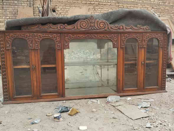 بوفيه طابقين للبيع مابيه كسر عوزه بس مسح شوفت العين ب125نجف مهندسين ***********
