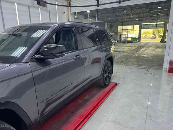 تم تخفيض السعرر لغرض البيع 
جيب كراند شيروكي لمتددL
حادث جاملغ وبنيد 
موديل 22
محرك V6/ 3.6L 
العداد 25
دفع رباعي 4x4
محدد سرعه 
حساسات خلفيه 
رادار محيطي 360درجه 
سياره درايف مود اربع وضعيات قياده 
شفتات سترين 
كشنات جلد تحكم خزن ميموري تدفاه تبريد خلفي امامي مناخين 
نضام توقف ذاتي 
نظام بريك اوتماتيك 
دخول ذكي 
قياده ذاتيه
اوتو هولد 
كامرات خلفي عند القياده 
هند برك كهرباء 
مستشعر نوم 
جنطه كهرباء 
كشنات منفصل ViB 
تحذري نقط عمياء 
تحديد خروج عن المسار 
ويل قياس 20 تخم تاير دلوب ياباني اصلي 2023
السعر. علق تم يجيك سعر وسونار وصور الحادث 
الاستفسار والاتصال 
***********
***********
متوفر واتساب وخاص
