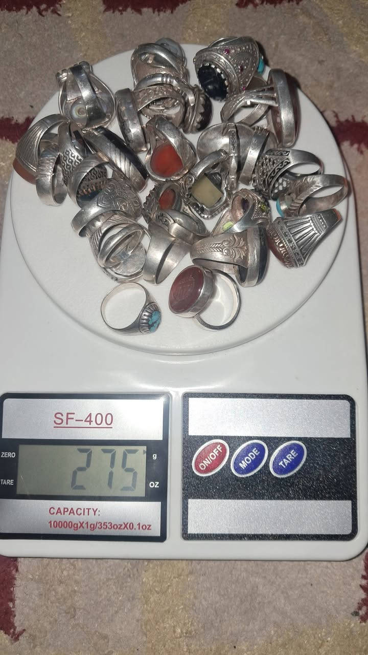 سلام عليكم.. 30 خاتم فضه عيار 925العنوان بصره 
سعر الخاتم 25 الف بيع شلع مابيع مفرد ***********
