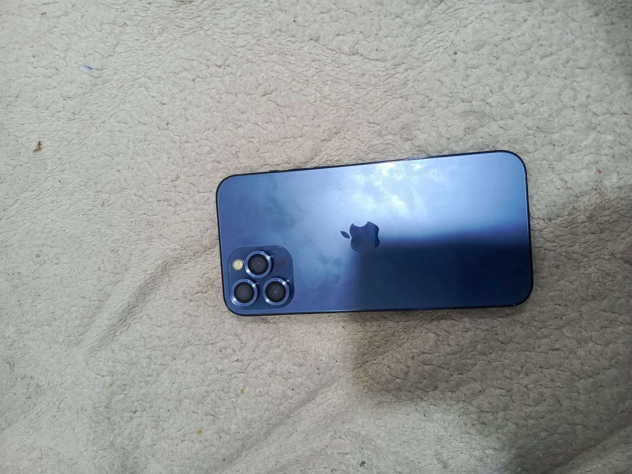 ايفون 12 برو ماكس
الذاكرة 512
البطارية مستبدلة شرط وكالة لايصرف ولا ماعرف شنو
الشاشة كذلك مستبدلة او شرط وكالة تروح تفحص 
جهاز نضيف كلش تجي وتشوف بعينك 
مكاني القبلة قرب البريد 
رقمي ***********
