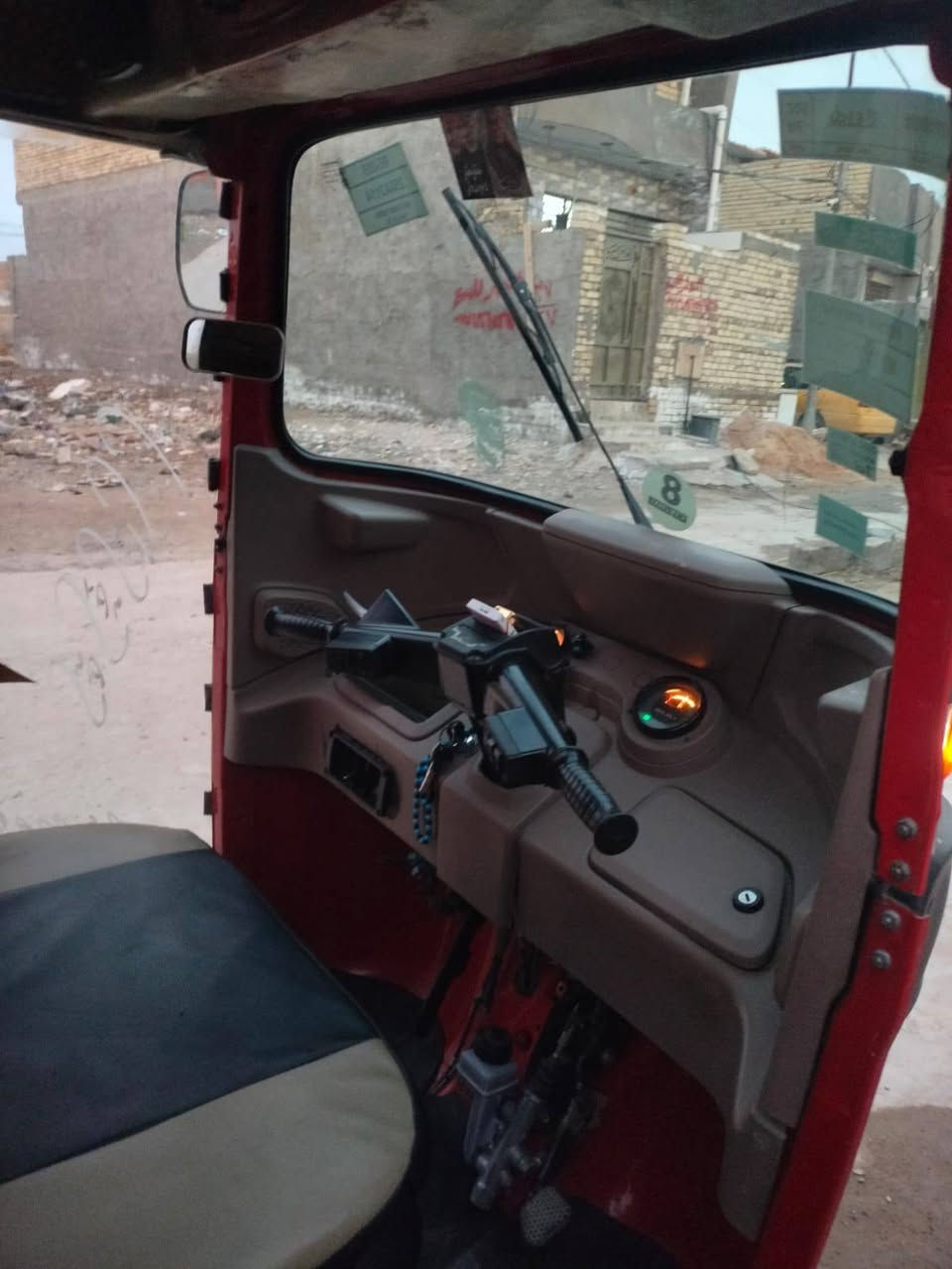 سلام عليكم تكتك الون احمر موديل 22 / كفاله عامه من صبغ أو تكحيل رقم انكليزي السعر 9وربع بيها مجال متواجد عل رقم ***********
