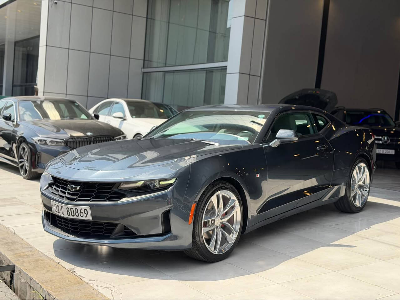 Camro LT 2022
مواصفات V6 
لايتات ليد زينون 
شاشة 
كاميرة 
كاربلةي 
بريك بصمة 
گير عادي مانوةل 
كشنات كهرباء 
سيارة ٢ قطعة صبغ بدون داخل بدون ارباك 
٢٠ الف كم ماشية جديد جديد 
١٣٨$
*********** وتس اب 
*********** أربيل, العراق
