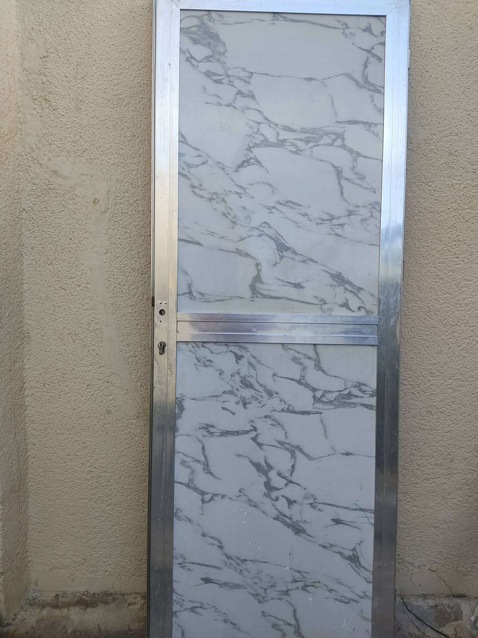 باب المنيون كوبون للبيع من غير الجرجوبة
حي الاعلام تقاطع الدرويش خلف عمارات الكويتي السعر خمسين الف 
***********
