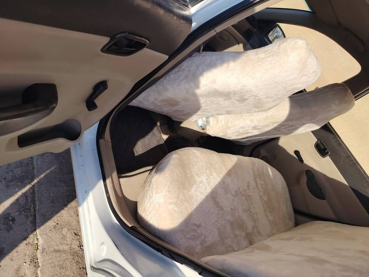 السلام عليكم اكسنت للبيع كير عادي موديل ٩ محرك ١٦ شرط التحويل ولوكاله  السياره بيهه قطعه وحده فقط والباقي كفاله عامه صدر محرك كهرباء كلهه شرط السعر 75قفل قفل هاتف***********
