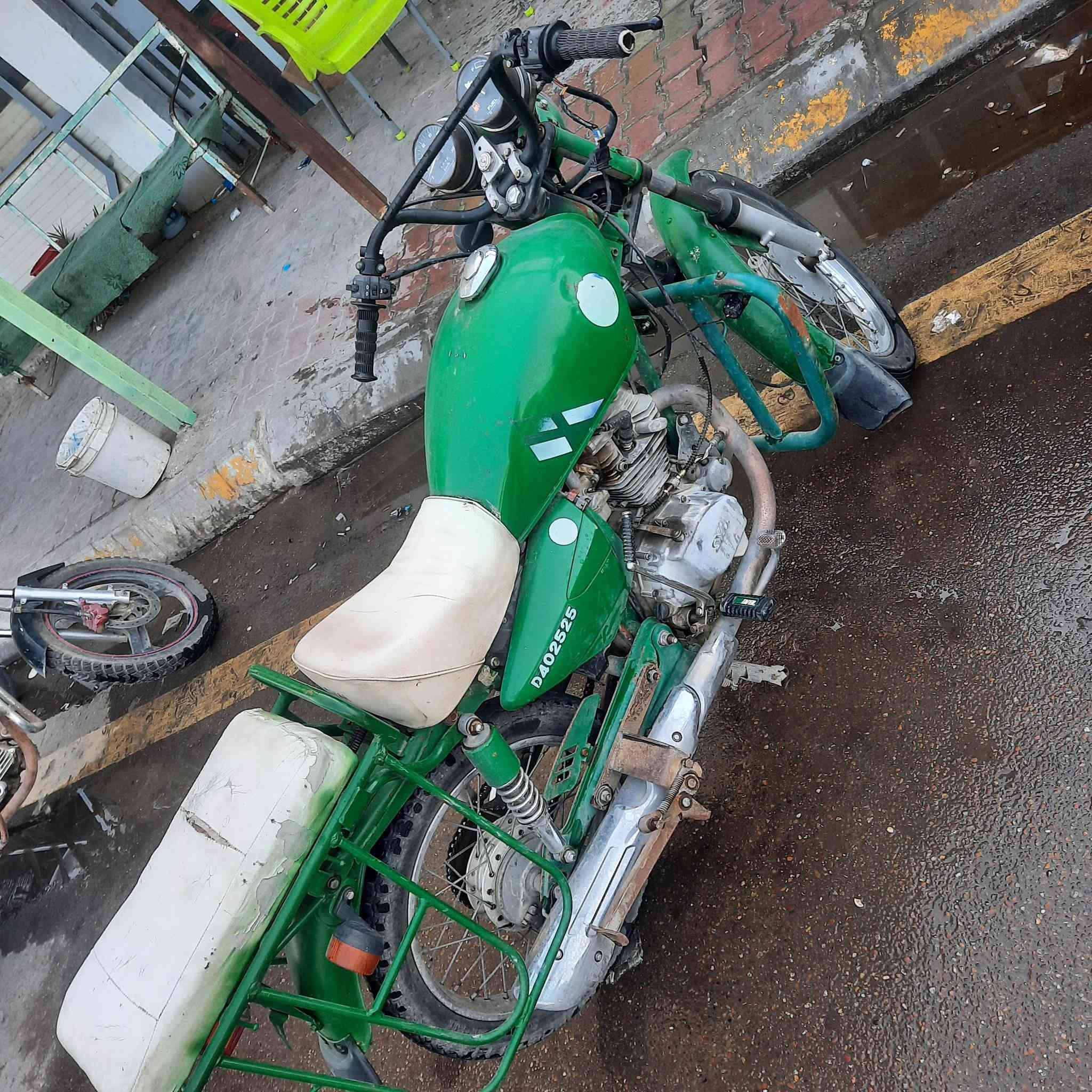 للبيع السعر ٣٥٠ فقط شغال من كلشي  ***********
