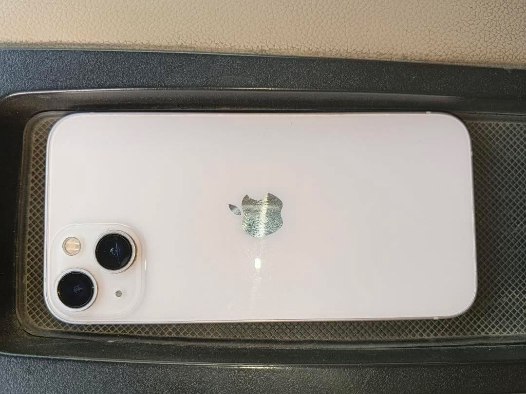 ايفون 13 عادي 
 المساحه 128gb 
78البطاريه
بي عطل سماعه الاتصال لون وردي ممبدل بي اي شي نضيف 
امريكي 
اسعره ٣٧٥ وبي مجال الاتصال *********** غير متواجد عل واتساب

