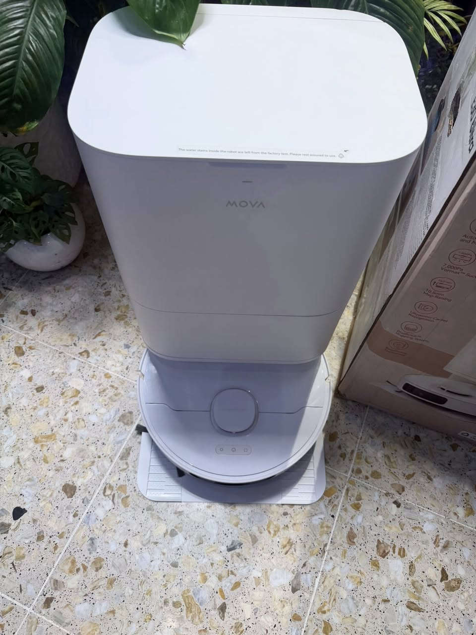 سلام عليكم 
متوفر مكنسة روبوت نوع MOVA E30 Ultra 

يتميز بقوة شفط قوية تصل إلى 7000 باسكال لتنظيف عميق للأوساخ.
يتضمن محطة شاملة تقوم بتفريغ الغبار تلقائيًا، بالإضافة إلى غسل وتجفيف الممسحة.
يمكنه رفع الممسحة تلقائيًا بمقدار 10.5 مم عند اكتشاف السجاد لحمايته من البلل.


**إذا كنت صاحب هذا الإعلان وتريد حذفه لأي سبب، رجاءا أرسل رسالة إلى الدعم الفني**