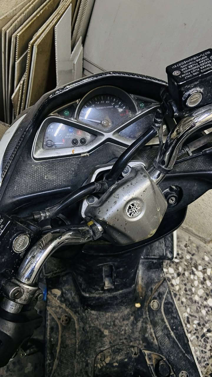 سلام عليكم دراجه ماجستا للبيع الدراجه صار بيها كازكيت بسبب الحماوة ونتركت يحتاجلها أشياء بسيطه وترجع وكالة دراجه معروفه قوتها وكلش حلوه استان كهرباء ودشبول كهرباء 
مكان الدراجه بغداد السعر مناسب جداً وماكو هيج سعر 600 وبيها مجال للتواصل : ***********
