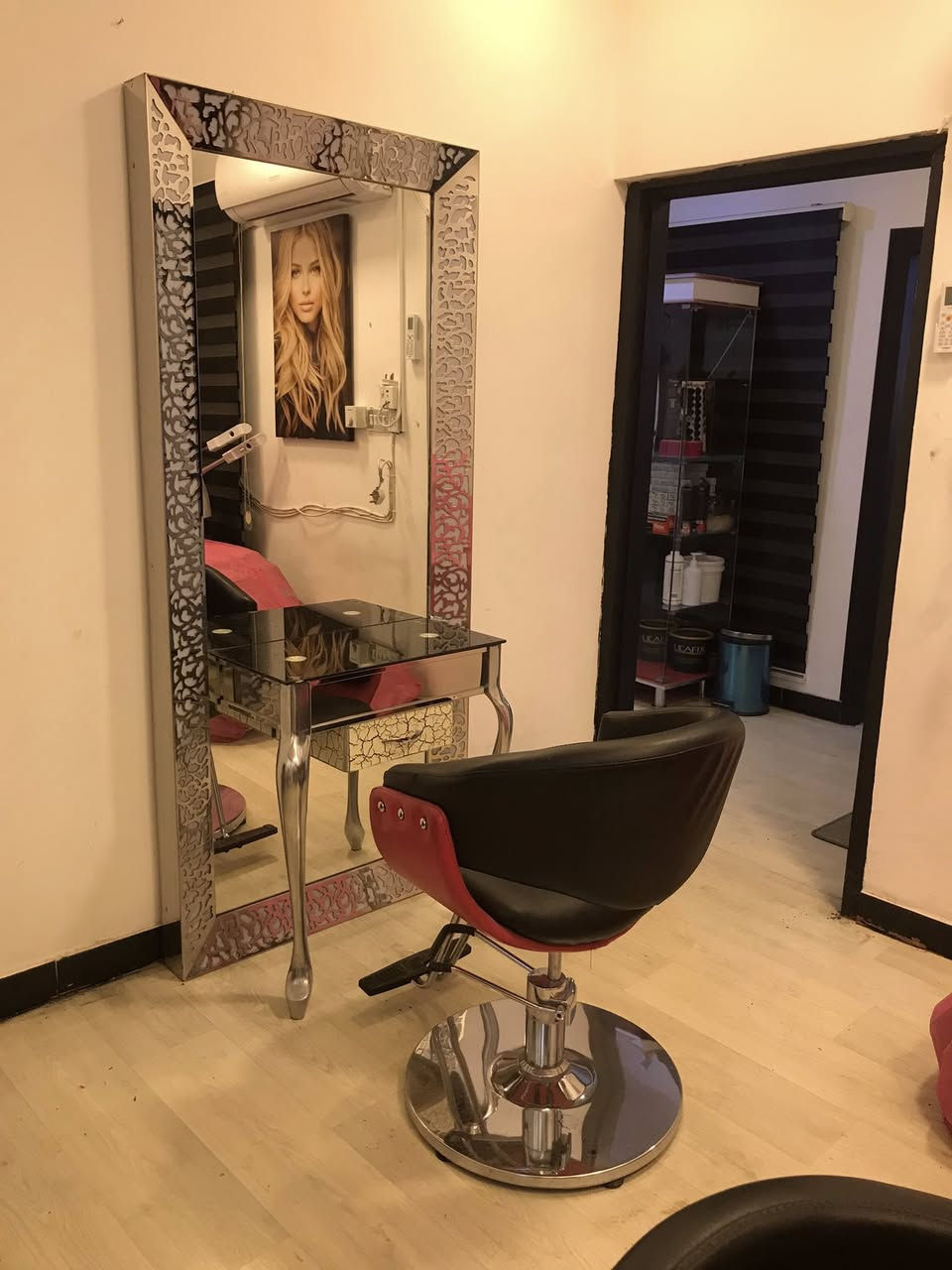 غراض صالون للبيع اي استفسار ع الرقم *********** بي واتس غير متواجدين ع فيس مكلف بالنشر
