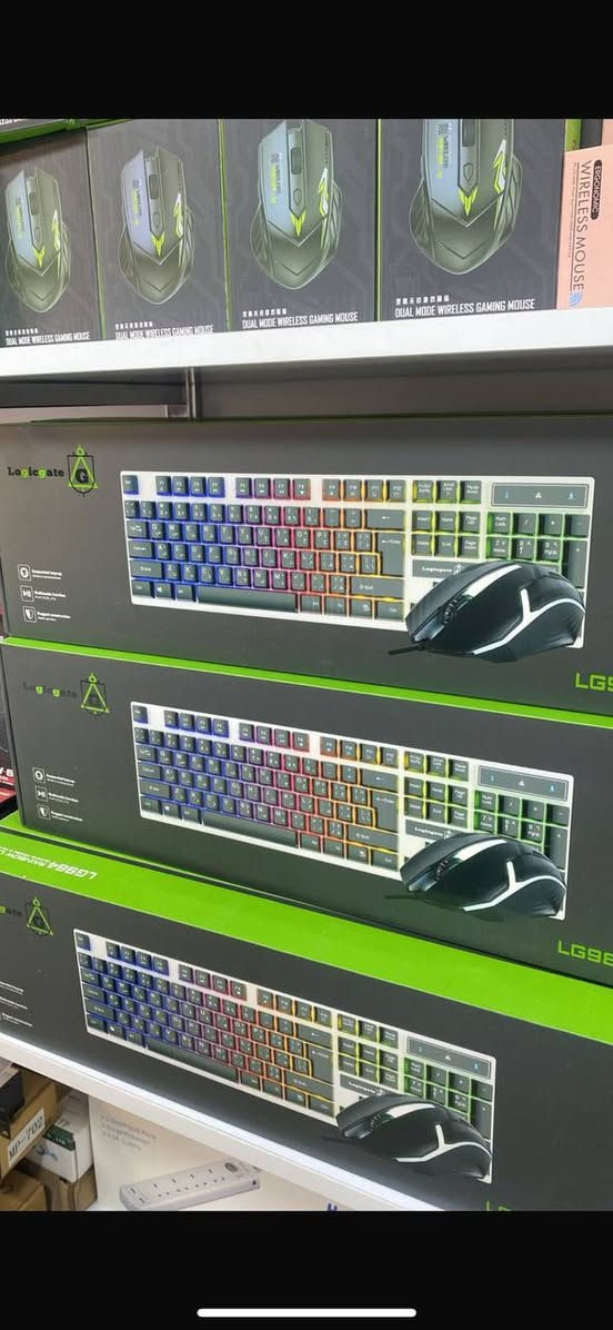 بكج (كيبورد + ماوس) Logicgate LG984
نوع الإضاءة: نظام إضاءة Rainbow (قوس قزح) ملون.
اللغة: الكيبورد يحتوي على الحروف العربية والإنجليزية.
التصميم: كيبورد كامل (Full-size) مع لوحة أرقام جانبية، وتصميم مريح للاستخدام الطويل.
الماوس المرفق: ماوس جيمنج بتصميم انسيابي مريح لليد مع إضاءة متناسقة.
السعر: 17الاف دينار (مع التوصيل 22الاف دينار).


**إذا كنت صاحب هذا الإعلان وتريد حذفه لأي سبب، رجاءا أرسل رسالة إلى الدعم الفني**