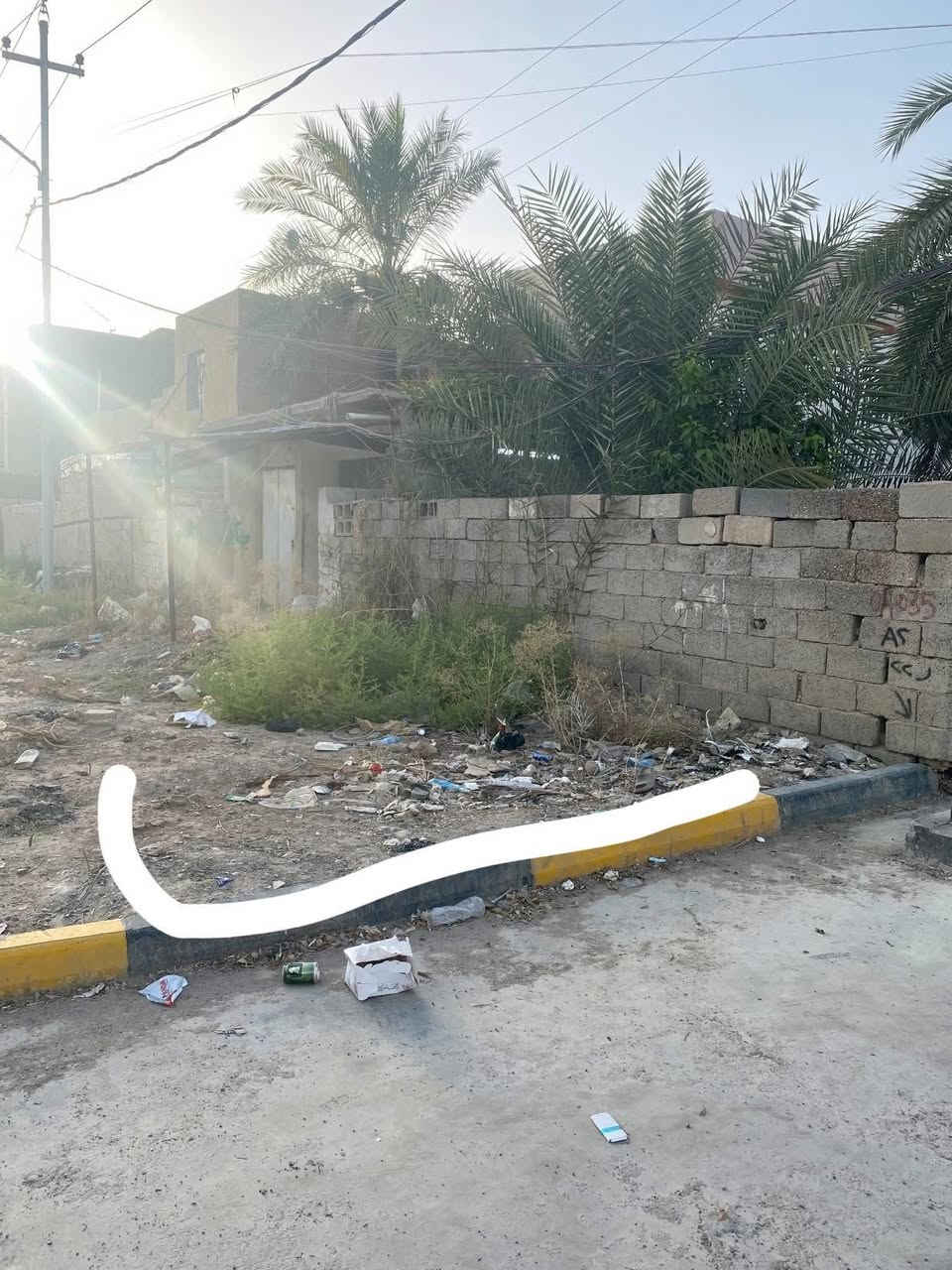 سلام عليكم الدار للبيع  مساحته 300متر 
عرض 20 متر ونزال 15 ركن صاير 
طابقين الاول استقبال +هول +غرفه نوم 1 +ومطبخ بارد وحراري +صحيات+ معه حديقه مبنيه محلات عدد 2 الطابق الثاني غرفتين نوم + وبيتونه +صحيات 
* موقع البيت حي العروبه جاي من فلكه انس الشارع اليوديك عل سفينه وجه عل شارع 
البيت بسمي مو ورثه &&&
 ملاحضه : الصوره الي مخطط بيه بل ابيضّ هاي تكدر تاخذه من الدوله  
الاستفسار عل ارقام /مامتواجد عل فيس 
***********
 ***********@
